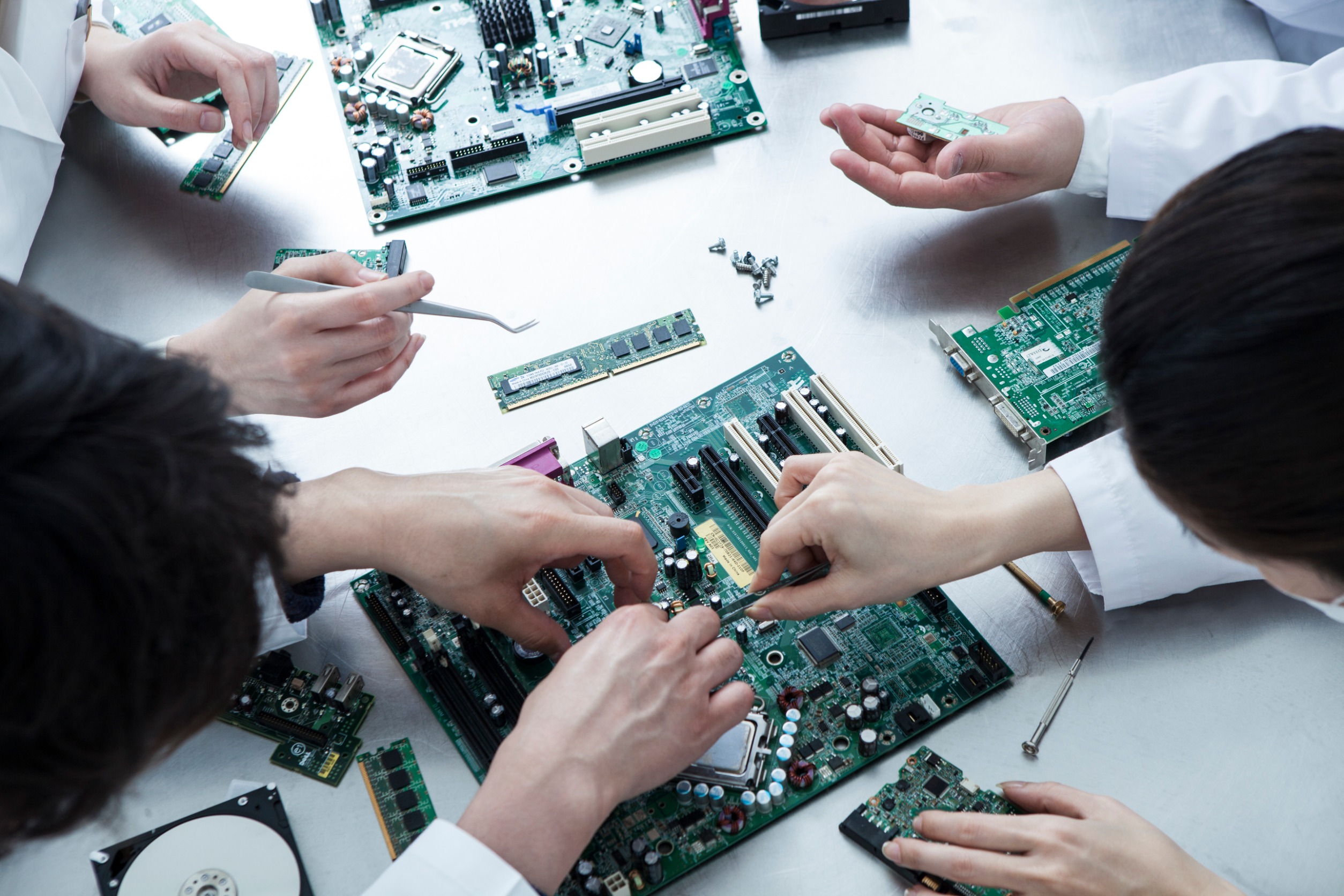 4 Benefits of Outsourcing PCBA or PCB assembly